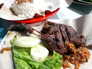 Cak Kohar Lamongan: Pedas Menggigit Begor Sambal Mangga, Seporsi Rp 18.000 Saja! Cak Kohar Lamongan: Pedas Menggigit Begor Sambal Mangga, Seporsi Rp 18.000 Saja!