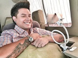 Jago Makeup, Ayah Ganteng Ini Bisa Dandan Mirip Emma Watson