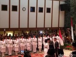 Jelang HUT RI, Djarot Kukuhkan Anggota Paskibraka DKI
