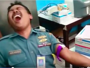 Duh Pak, Malu Sama Kumis! Tentara Kok Takut Disuntik