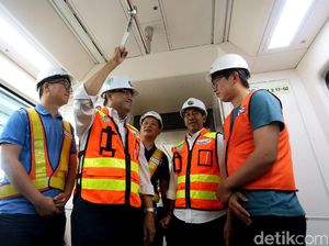 Menhub Budi Karya Jajal Skytrain Bandara