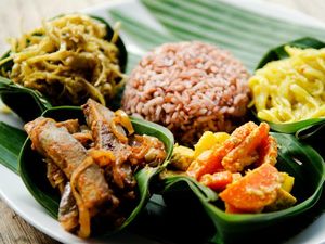 Dijamin Kekenyangan! 7 Racikan Nasi Komplet Tradisional untuk Makan Siang Dijamin Kekenyangan! 7 Racikan Nasi Komplet Tradisional untuk Makan Siang