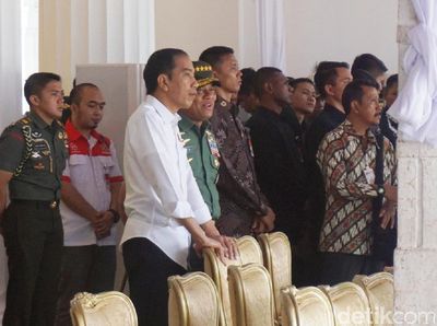 Momen Keakraban Jokowi dan Panglima di Geladi Resik HUT RI