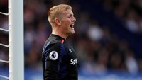 Jordan Pickford. Kiper asal Inggris ini lahir pada tanggal 7 Maret 1994 (tahun Anjing Kayu). Musim panas lalu ia direkrut Everton dengan nilai transfer yang membuatnya jadi kiper termahal ketiga dunia. (Foto: Lee Smith/Reuters)