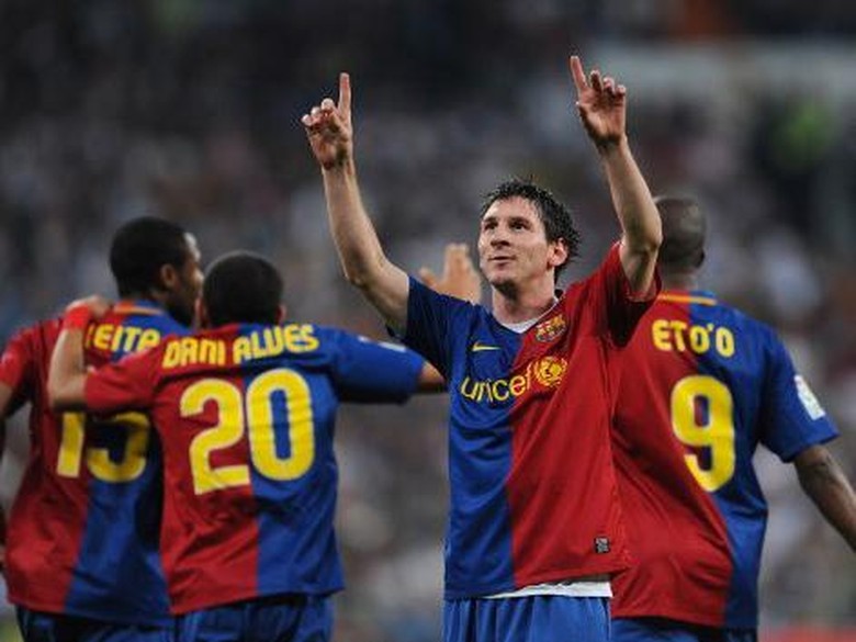 Messi Juga Pernah Dorong Wasit di El Clasico, tapi Lolos Sanksi Messi Juga Pernah Dorong Wasit di El Clasico, tapi Lolos Sanksi