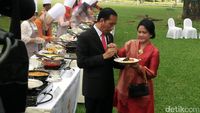 Foto: So Sweet! Jokowi-Iriana Makan Sepiring Berdua