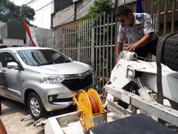 7 Mobil dan Dagangan PKL di Johar Baru Ditertibkan