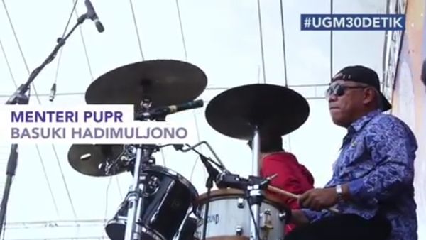 Foto: Begini Aksi Nyentrik Para Menteri Jokowi