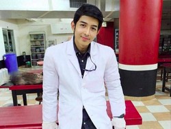 Cerita Sukses Dokter Ganteng Tulis Novel Romantis