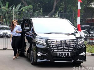 Nafa Urbach Sambangi Polda Sendirian, ke Mana Zack Lee?