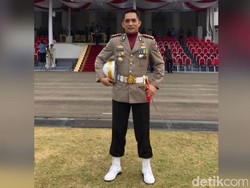 Polisi Muazin Aksi 212 Ini Jadi Danup Penurunan Bendera di Istana