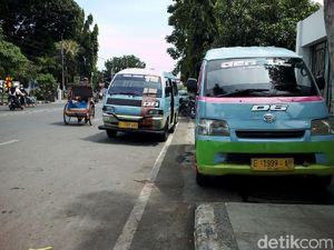 Tolak Transportasi Online, Angkot di Cirebon Masih Mogok Massal