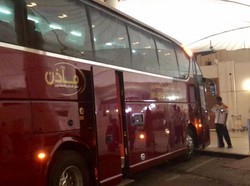 Saat Bus Baru dengan Kursi Terbungkus Plastik Dipakai Angkut Jemaah