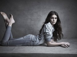 Cantiknya Putri Cindy Crawford Jadi Model Jeans