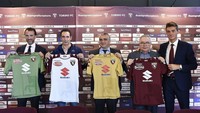 Torino dan Kappa masih bekerja sama untuk musim 2017/2018. Warna merah maroon masih menjadi pilihan untuk jersey kandang klub asal Turin itu. (Foto: dok. Torino)