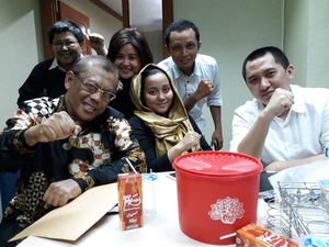 Senyum Bos First Travel Andika dan Anniesa Hasibuan di Bareskrim