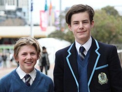 Pelajar Melbourne Belajar Tentang Indonesia Melalui Layar Perak