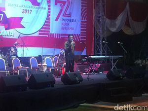 Nyanyikan Lagu Keroncong, Djarot Buka Gebyar Jakarta Merah Putih