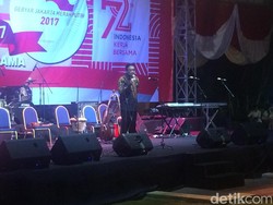 Nyanyikan Lagu Keroncong, Djarot Buka Gebyar Jakarta Merah Putih