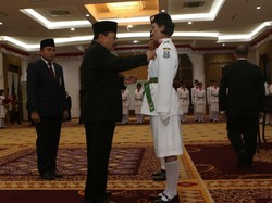 Jelang HUT RI ke-72, Soekarwo Kukuhkan 76 Anggota Paskibraka Jatim