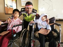 Sosialisasi Tertib Lalu Lintas untuk Anak Difabel di Brebes