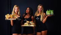 Foto: Pelayan Burger yang Seksi-seksi