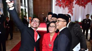 Foto: Gaya Menteri Jokowi Selfie Sebelum Sidang Tahunan