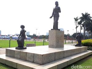 Patung RA Kartini di Monas yang Mendadak Heboh Patung RA Kartini di Monas yang Mendadak Heboh