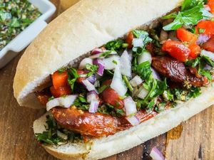 Wow, Kafe Ini Pecahkan Rekor Mural Sandwich yang Dibuat oleh Peserta Terbanyak!