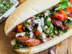 Wow, Kafe Ini Pecahkan Rekor Mural Sandwich yang Dibuat oleh Peserta Terbanyak!