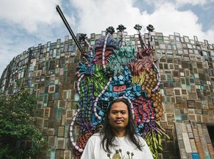 Eko Nugroho Buat Karya Patung dari Sampah Plastik