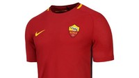 AS Roma juga masih menggunakan warna dasar merah di jersey kandang mereka. Ada aksen garis oranye di kerah dalam seragam yang dikeluarkan Nike itu. (Foto: dok. AS Roma)