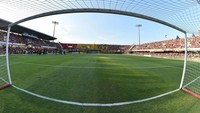 Stadio Ciro Vigorito merupakan markas dari tim promosi Benevento. Kapasitas stadion ini tercatat mencapai 12.847. (Foto: Giuseppe Bellini/Getty Images)