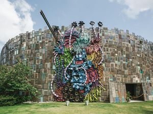 Karya Instalasi Eko Nugroho di Bali Terbuat dari 300 Kilogram Sampah