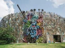 Karya Instalasi Eko Nugroho di Bali Terbuat dari 300 Kilogram Sampah