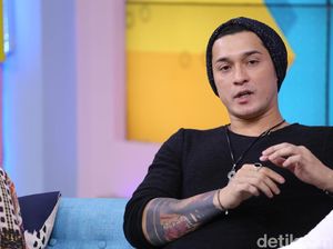 Mengaji Jadi Tantangan Miller Khan di Assalamualaikum Calon Imam