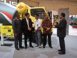Mitsubishi Fuso Harap SIswa SMK Bisa Belajar Mesin Diesel
