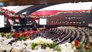 Nuansa Merah Putih Sambut Jokowi di Parlemen