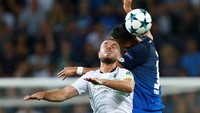 Pertandingan berjalan cukup ketat. Liverpool bahkan sempat dihukum penalti pada menit ke-11 usai Dejan Lovren mengganjal Serge Gnabry. Tapi eksekusi Andrej Kramaric gagal. (Foto: Ralph Orlowski/ REUTERS)