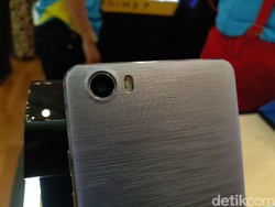 Polytron Masih Pikir-pikir Bikin Ponsel Kamera Ganda