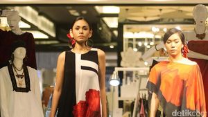 Foto: 15 Pesona Indonesia Pada Busana Karya 4 Desainer Sambut HUT RI