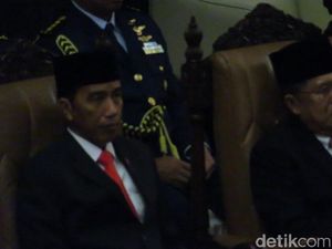 Bahas APBN 2018, Jokowi Singgung Soal Anak Kerdil