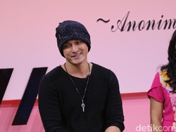 Koleksi Sepatu Limited Edition, Miller Khan Punya Shopper Pribadi