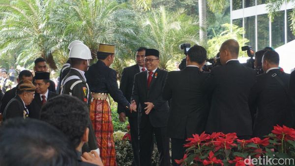 Foto: Jokowi Berbaju Bugis ke Sidang Tahunan Parlemen