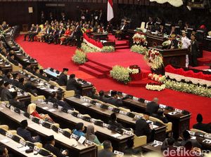 Di Depan Jokowi, Ketua MPR Sampaikan Keluhan Kelangkaan Garam