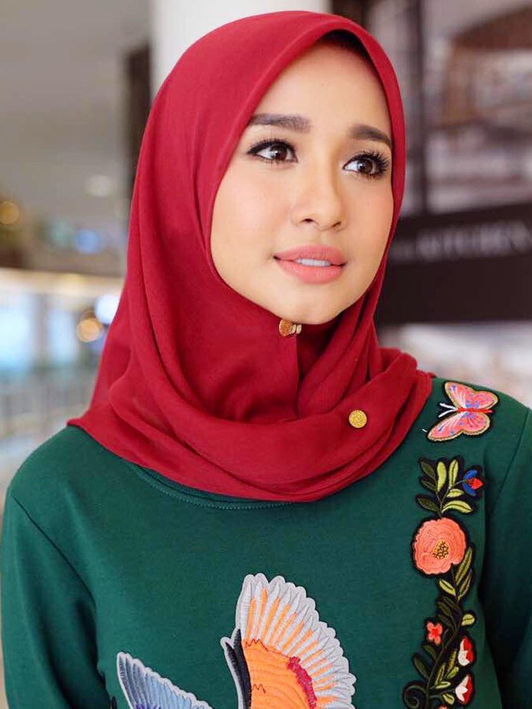 Hijab hot indo. Laudya Cynthia Bella. Artis Jilbab. Грудастый хиджаб.