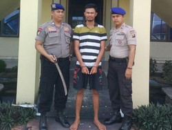 Paksa Minta Solar, Andika Ancam Rozali dengan Pedang