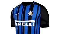Tak ada perubahan besar di kostum kandang Inter Milan. Warnanya tetap bitu hitam, dengan dukungan Nike (Foto: dok. Inter)