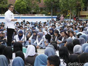 Antusias Pelajar Ziarah Kebangsaan ke Bung Karno dan Mbah Hasyim