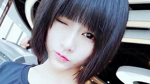 Gao Qian Pemilik Bokong Terindah, Aurelie Kibarkan Bendera di Bawah Air